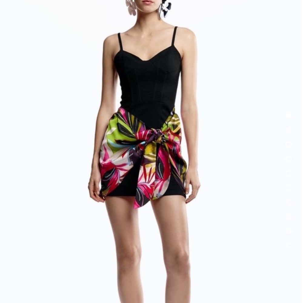 Zara NWT MIXED PAREO DRESS
MULTICOLORED - REF. 3593/583